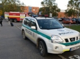 V Plaveckom Štvrtku podvečer zaútočili na policajtov